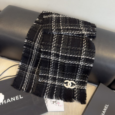 😘新款 搭配利器🆕🆕 香奈儿系列货 专供viP 产品 ♥顶级苏格兰进口绵羊毛 纹路织法使围巾赋有弹性且柔软亲肤 😘新款 搭配利器🆕🆕 香奈儿系列货 专供viP 产品 ♥顶级苏格兰进口绵羊毛 纹路织法使围巾赋有弹性且柔软亲肤