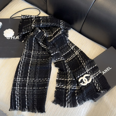 😘新款 搭配利器🆕🆕 香奈儿系列货 专供viP 产品 ♥顶级苏格兰进口绵羊毛 纹路织法使围巾赋有弹性且柔软亲肤 😘新款 搭配利器🆕🆕 香奈儿系列货 专供viP 产品 ♥顶级苏格兰进口绵羊毛 纹路织法使围巾赋有弹性且柔软亲肤