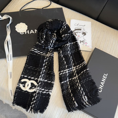 😘新款 搭配利器🆕🆕 香奈儿系列货 专供viP 产品 ♥顶级苏格兰进口绵羊毛 纹路织法使围巾赋有弹性且柔软亲肤 😘新款 搭配利器🆕🆕 香奈儿系列货 专供viP 产品 ♥顶级苏格兰进口绵羊毛 纹路织法使围巾赋有弹性且柔软亲肤