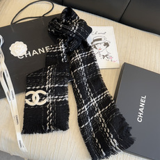 😘新款 搭配利器🆕🆕 香奈儿系列货 专供viP 产品 ♥顶级苏格兰进口绵羊毛 纹路织法使围巾赋有弹性且柔软亲肤 😘新款 搭配利器🆕🆕 香奈儿系列货 专供viP 产品 ♥顶级苏格兰进口绵羊毛 纹路织法使围巾赋有弹性且柔软亲肤