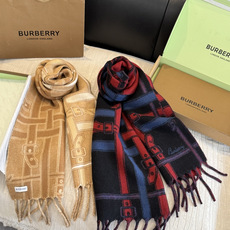 Burberry巴宝莉 围巾 .100%山羊绒 双面羊绒围巾,双面两用设计,一面装饰 Burberry 条纹、专属标识和 Burberry巴宝莉 围巾 .100%山羊绒 双面羊绒围巾,双面两用设计,一面装饰 Burberry 条纹、专属标识和