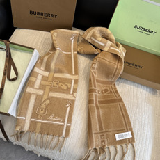 Burberry巴宝莉 围巾 .100%山羊绒 双面羊绒围巾,双面两用设计,一面装饰 Burberry 条纹、专属标识和 Burberry巴宝莉 围巾 .100%山羊绒 双面羊绒围巾,双面两用设计,一面装饰 Burberry 条纹、专属标识和