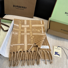 Burberry巴宝莉 围巾 .100%山羊绒 双面羊绒围巾,双面两用设计,一面装饰 Burberry 条纹、专属标识和 Burberry巴宝莉 围巾 .100%山羊绒 双面羊绒围巾,双面两用设计,一面装饰 Burberry 条纹、专属标识和