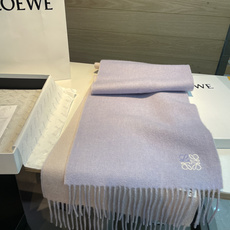 上新!Loewe · 罗意威️难得一见的温柔配色,低调又不失优雅❗️】重点推荐❗️双面配色,一条围巾两种风格搭配,高级舒 上新!Loewe · 罗意威️难得一见的温柔配色,低调又不失优雅❗️】重点推荐❗️双面配色,一条围巾两种风格搭配,高级舒