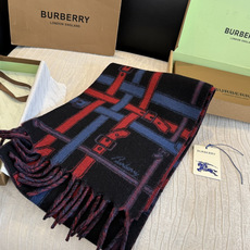 Burberry巴宝莉 围巾 .100%山羊绒 双面羊绒围巾,双面两用设计,一面装饰 Burberry 条纹、专属标识和 Burberry巴宝莉 围巾 .100%山羊绒 双面羊绒围巾,双面两用设计,一面装饰 Burberry 条纹、专属标识和