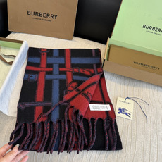 Burberry巴宝莉 围巾 .100%山羊绒 双面羊绒围巾,双面两用设计,一面装饰 Burberry 条纹、专属标识和 Burberry巴宝莉 围巾 .100%山羊绒 双面羊绒围巾,双面两用设计,一面装饰 Burberry 条纹、专属标识和