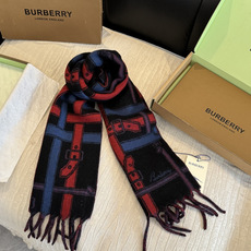 Burberry巴宝莉 围巾 .100%山羊绒 双面羊绒围巾,双面两用设计,一面装饰 Burberry 条纹、专属标识和 Burberry巴宝莉 围巾 .100%山羊绒 双面羊绒围巾,双面两用设计,一面装饰 Burberry 条纹、专属标识和