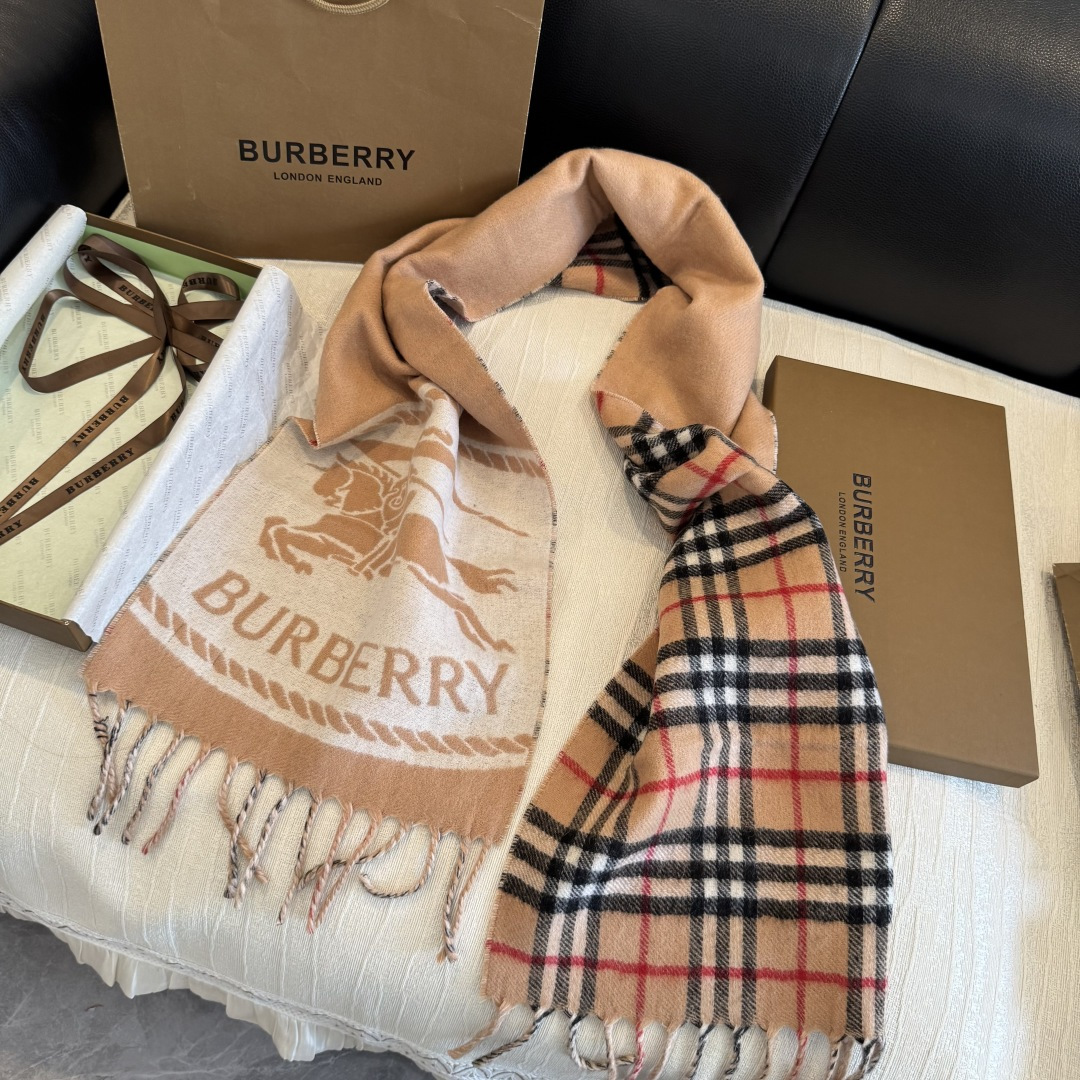 ✨✨Burberry · 巴宝莉双面围巾❗好看的要疯掉了，太有型太有魅力了❗❗非常斯文时尚的秋冬单品！真的很喜欢，非常C