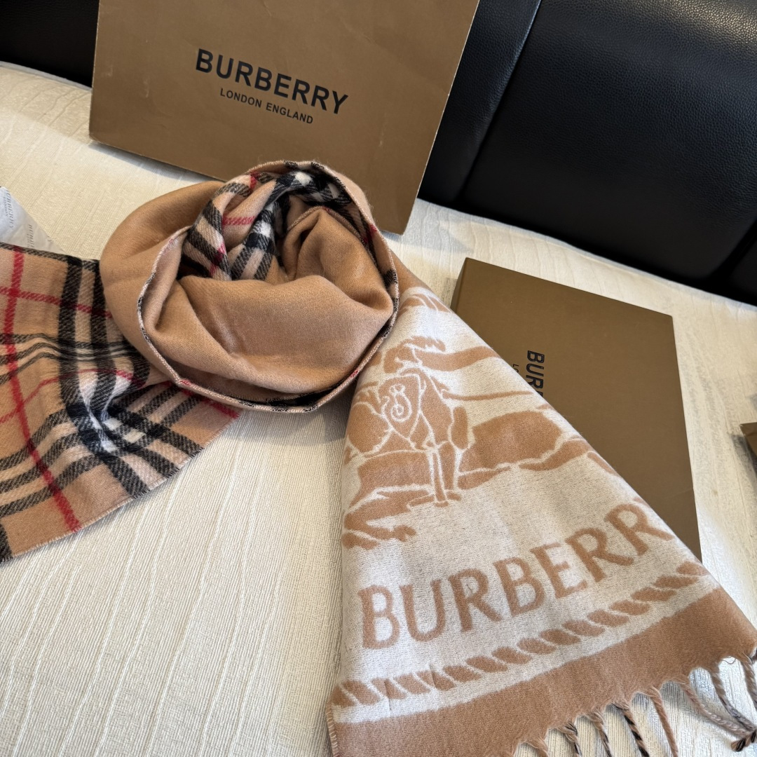 ✨✨Burberry · 巴宝莉双面围巾❗好看的要疯掉了，太有型太有魅力了❗❗非常斯文时尚的秋冬单品！真的很喜欢，非常C
