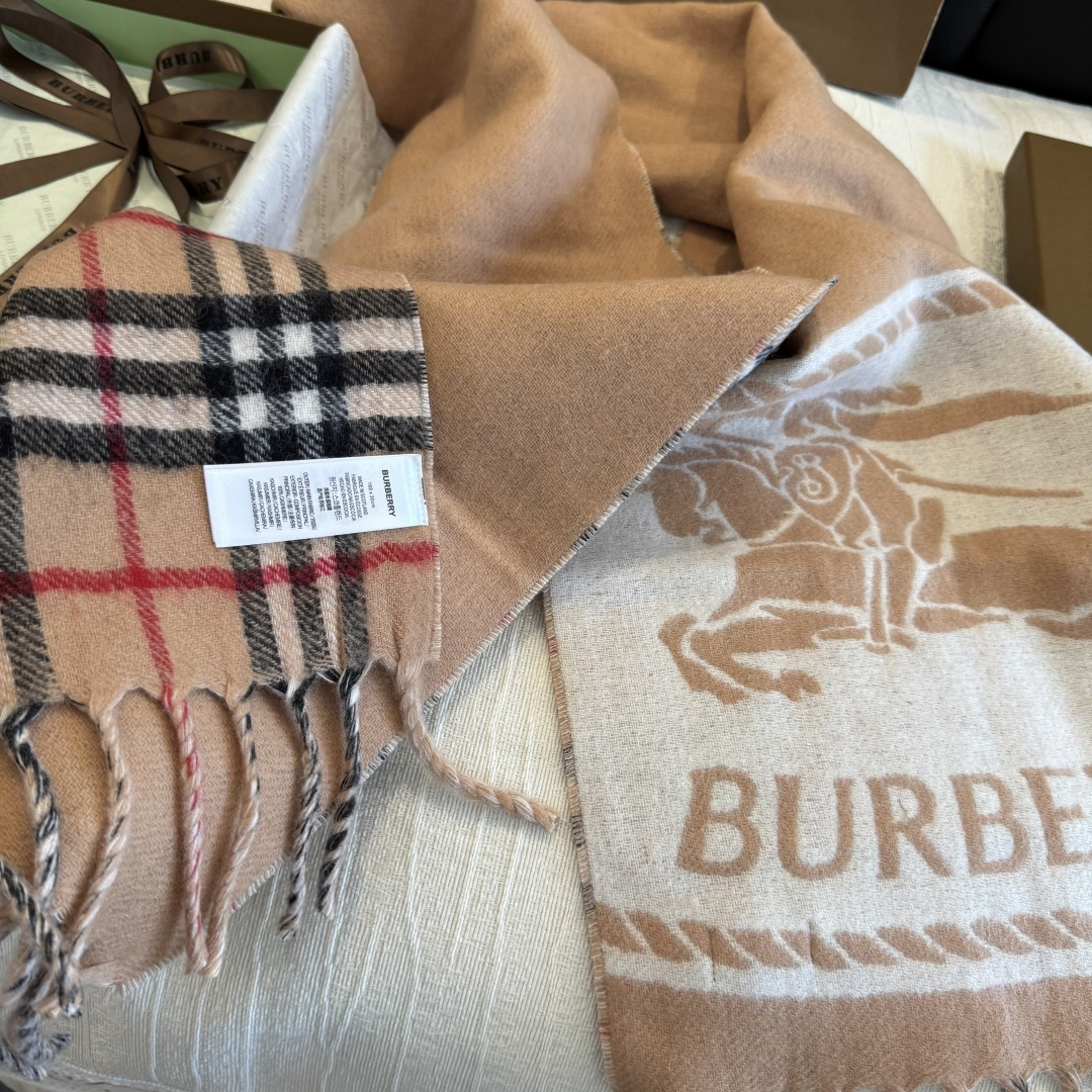 ✨✨Burberry · 巴宝莉双面围巾❗好看的要疯掉了，太有型太有魅力了❗❗非常斯文时尚的秋冬单品！真的很喜欢，非常C