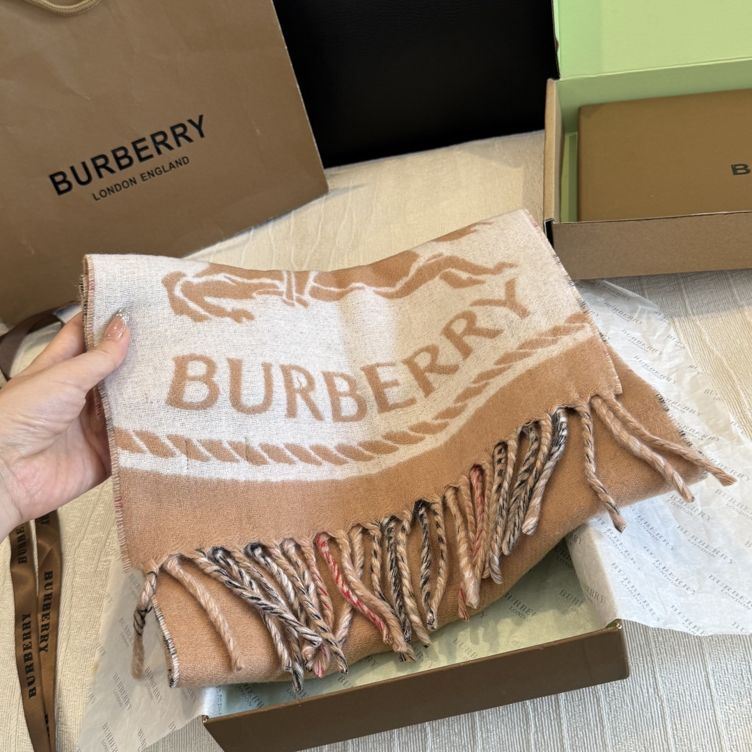 ✨✨Burberry · 巴宝莉双面围巾❗好看的要疯掉了，太有型太有魅力了❗❗非常斯文时尚的秋冬单品！真的很喜欢，非常C