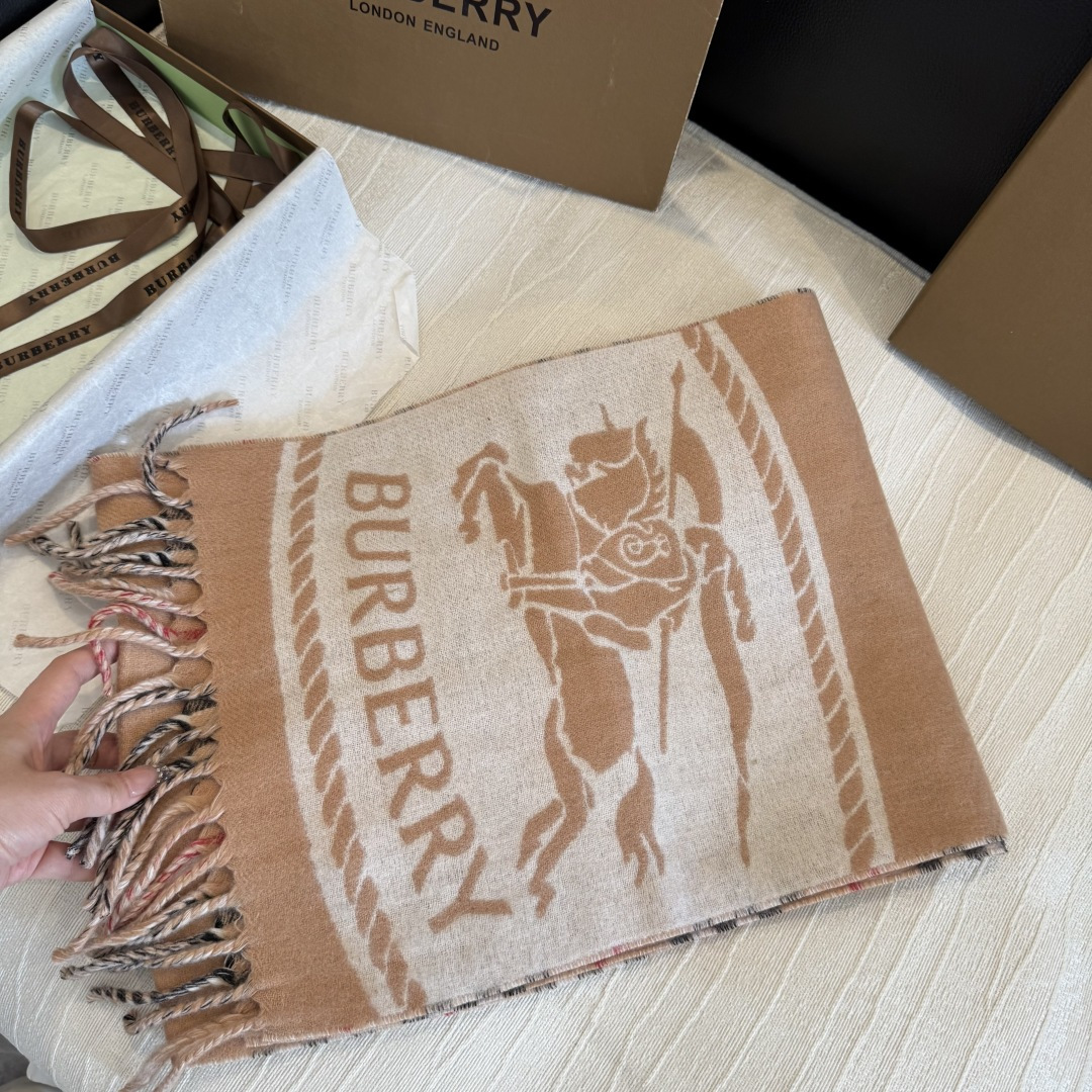 ✨✨Burberry · 巴宝莉双面围巾❗好看的要疯掉了，太有型太有魅力了❗❗非常斯文时尚的秋冬单品！真的很喜欢，非常C