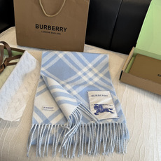 新色 Burberry新款苏格兰格纹羊绒围巾,继全智贤带火的格纹款围巾之后,Bur又一款力作上市,Burberry新款流 新色 Burberry新款苏格兰格纹羊绒围巾,继全智贤带火的格纹款围巾之后,Bur又一款力作上市,Burberry新款流