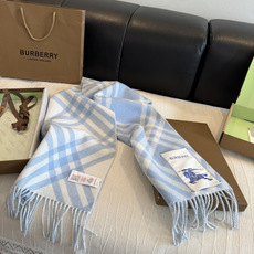 新色 Burberry新款苏格兰格纹羊绒围巾,继全智贤带火的格纹款围巾之后,Bur又一款力作上市,Burberry新款流 新色 Burberry新款苏格兰格纹羊绒围巾,继全智贤带火的格纹款围巾之后,Bur又一款力作上市,Burberry新款流