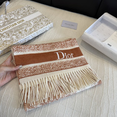 品名:【DIOR 迪奥动物元素流苏长巾】 尺寸:25✖️180CM 材质:100%山羊绒 爆款,专柜最新款式 双面羊绒 品名:【DIOR 迪奥动物元素流苏长巾】 尺寸:25✖️180CM 材质:100%山羊绒 爆款,专柜最新款式 双面羊绒