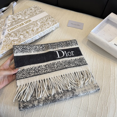 品名:【DIOR 迪奥动物元素流苏长巾】 尺寸:25✖️180CM 材质:100%山羊绒 爆款,专柜最新款式 双面羊绒 品名:【DIOR 迪奥动物元素流苏长巾】 尺寸:25✖️180CM 材质:100%山羊绒 爆款,专柜最新款式 双面羊绒