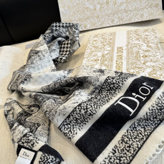 品名:【DIOR 迪奥动物元素流苏长巾】 尺寸:25✖️180CM 材质:100%山羊绒 爆款,专柜最新款式 双面羊绒 品名:【DIOR 迪奥动物元素流苏长巾】 尺寸:25✖️180CM 材质:100%山羊绒 爆款,专柜最新款式 双面羊绒