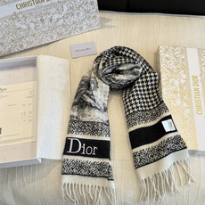 品名:【DIOR 迪奥动物元素流苏长巾】 尺寸:25✖️180CM 材质:100%山羊绒 爆款,专柜最新款式 双面羊绒 品名:【DIOR 迪奥动物元素流苏长巾】 尺寸:25✖️180CM 材质:100%山羊绒 爆款,专柜最新款式 双面羊绒