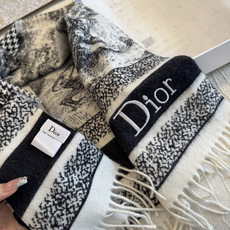 品名:【DIOR 迪奥动物元素流苏长巾】 尺寸:25✖️180CM 材质:100%山羊绒 爆款,专柜最新款式 双面羊绒 品名:【DIOR 迪奥动物元素流苏长巾】 尺寸:25✖️180CM 材质:100%山羊绒 爆款,专柜最新款式 双面羊绒