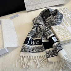 品名:【DIOR 迪奥动物元素流苏长巾】 尺寸:25✖️180CM 材质:100%山羊绒 爆款,专柜最新款式 双面羊绒 品名:【DIOR 迪奥动物元素流苏长巾】 尺寸:25✖️180CM 材质:100%山羊绒 爆款,专柜最新款式 双面羊绒