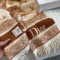 品名:【DIOR 迪奥动物元素流苏长巾】 尺寸:25✖️180CM 材质:100%山羊绒 爆款,专柜最新款式 双面羊绒 品名:【DIOR 迪奥动物元素流苏长巾】 尺寸:25✖️180CM 材质:100%山羊绒 爆款,专柜最新款式 双面羊绒