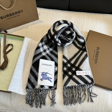 Burberry新款苏格兰格纹羊绒围巾,继全智贤带火的格纹款围巾之后,Bur又一款力作上市,Burberry新款流苏格纹 Burberry新款苏格兰格纹羊绒围巾,继全智贤带火的格纹款围巾之后,Bur又一款力作上市,Burberry新款流苏格纹
