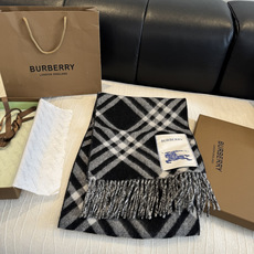 Burberry新款苏格兰格纹羊绒围巾,继全智贤带火的格纹款围巾之后,Bur又一款力作上市,Burberry新款流苏格纹 Burberry新款苏格兰格纹羊绒围巾,继全智贤带火的格纹款围巾之后,Bur又一款力作上市,Burberry新款流苏格纹