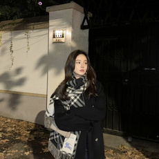 Burberry新款苏格兰格纹羊绒围巾,继全智贤带火的格纹款围巾之后,Bur又一款力作上市,Burberry新款流苏格纹 Burberry新款苏格兰格纹羊绒围巾,继全智贤带火的格纹款围巾之后,Bur又一款力作上市,Burberry新款流苏格纹