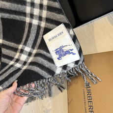 Burberry新款苏格兰格纹羊绒围巾,继全智贤带火的格纹款围巾之后,Bur又一款力作上市,Burberry新款流苏格纹 Burberry新款苏格兰格纹羊绒围巾,继全智贤带火的格纹款围巾之后,Bur又一款力作上市,Burberry新款流苏格纹