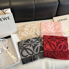 新款 ✨💕同步 LOEWE罗意威|双面拼色羊绒羊毛🤎💗 新品!粉拼驼这个配色真的温柔到骨子里 经典Anagram回纹大l 新款 ✨💕同步 LOEWE罗意威|双面拼色羊绒羊毛🤎💗 新品!粉拼驼这个配色真的温柔到骨子里 经典Anagram回纹大l
