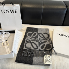 新款 ✨💕同步 LOEWE罗意威|双面拼色羊绒羊毛🤎💗 新品!粉拼驼这个配色真的温柔到骨子里 经典Anagram回纹大l 新款 ✨💕同步 LOEWE罗意威|双面拼色羊绒羊毛🤎💗 新品!粉拼驼这个配色真的温柔到骨子里 经典Anagram回纹大l