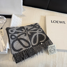 新款 ✨💕同步 LOEWE罗意威|双面拼色羊绒羊毛🤎💗 新品!粉拼驼这个配色真的温柔到骨子里 经典Anagram回纹大l 新款 ✨💕同步 LOEWE罗意威|双面拼色羊绒羊毛🤎💗 新品!粉拼驼这个配色真的温柔到骨子里 经典Anagram回纹大l