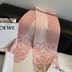 新款 ✨💕同步 LOEWE罗意威|双面拼色羊绒羊毛🤎💗 新品!粉拼驼这个配色真的温柔到骨子里 经典Anagram回纹大l 新款 ✨💕同步 LOEWE罗意威|双面拼色羊绒羊毛🤎💗 新品!粉拼驼这个配色真的温柔到骨子里 经典Anagram回纹大l