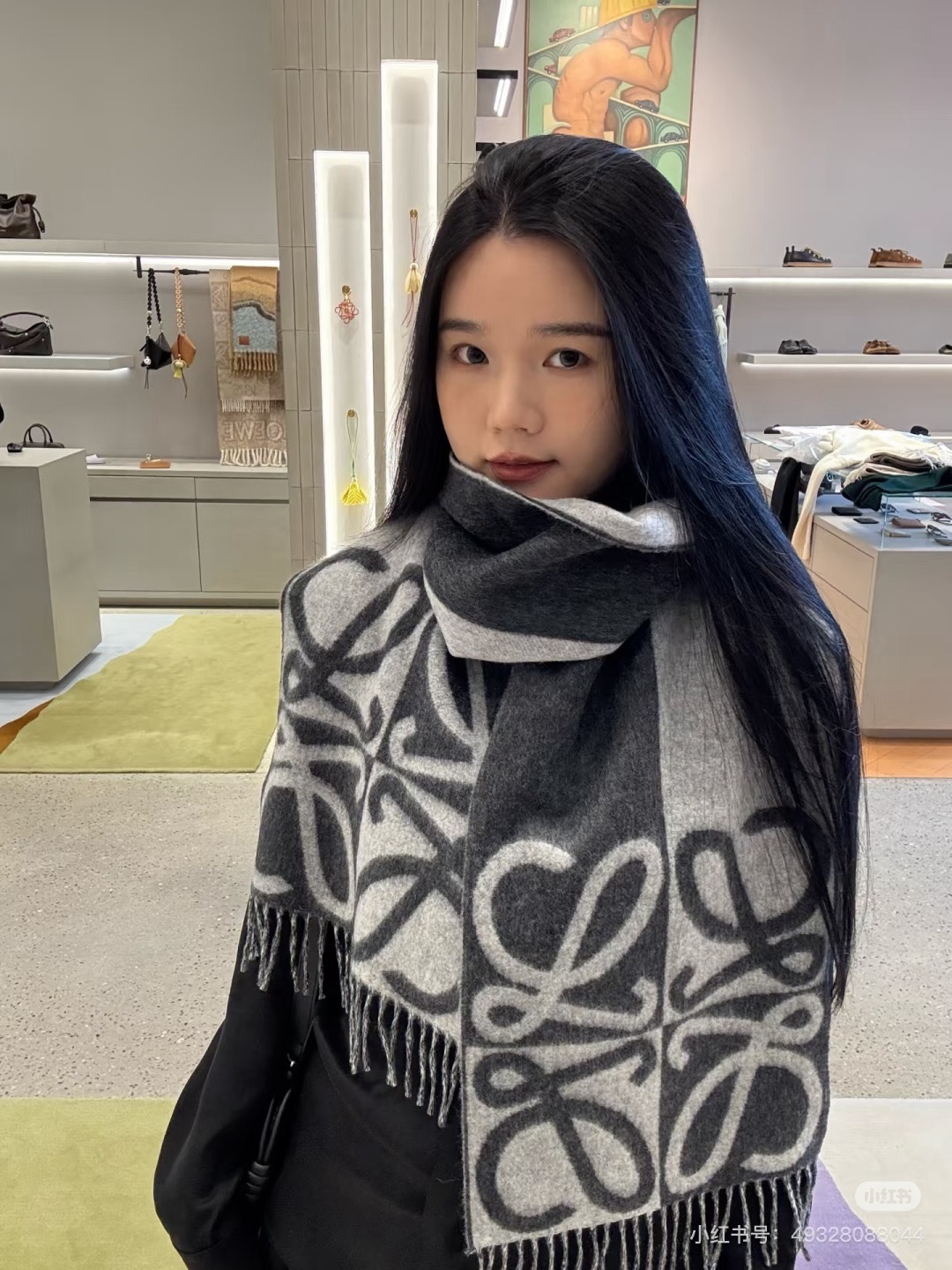 新款 ✨💕同步 LOEWE罗意威｜双面拼色羊绒羊毛🤎💗 新品！粉拼驼这个配色真的温柔到骨子里 经典Anagram回纹大l