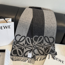 新款 ✨💕同步 LOEWE罗意威|双面拼色羊绒羊毛🤎💗 新品!粉拼驼这个配色真的温柔到骨子里 经典Anagram回纹大l 新款 ✨💕同步 LOEWE罗意威|双面拼色羊绒羊毛🤎💗 新品!粉拼驼这个配色真的温柔到骨子里 经典Anagram回纹大l