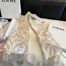 新款 ✨💕同步 LOEWE罗意威|双面拼色羊绒羊毛🤎💗 新品!粉拼驼这个配色真的温柔到骨子里 经典Anagram回纹大l 新款 ✨💕同步 LOEWE罗意威|双面拼色羊绒羊毛🤎💗 新品!粉拼驼这个配色真的温柔到骨子里 经典Anagram回纹大l
