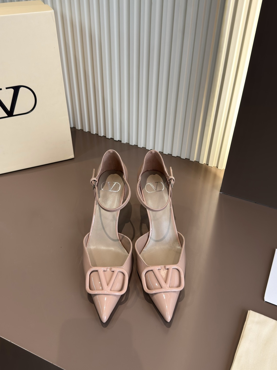 Valentino Pointed Toe Patent Leather High Heels V-buckle Closed Toe Slingback Ankle Strap