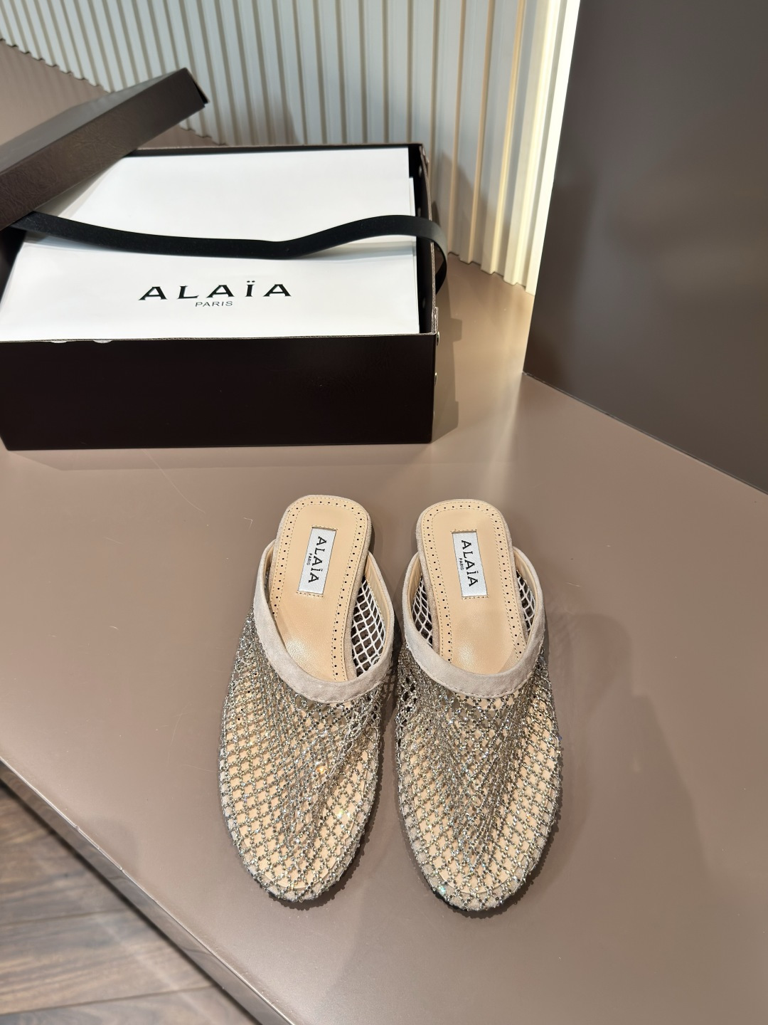ALAIA сеткавыя сланечнікі з ягнячай скуры і стразамі жаночыя элегантныя-топ-версія