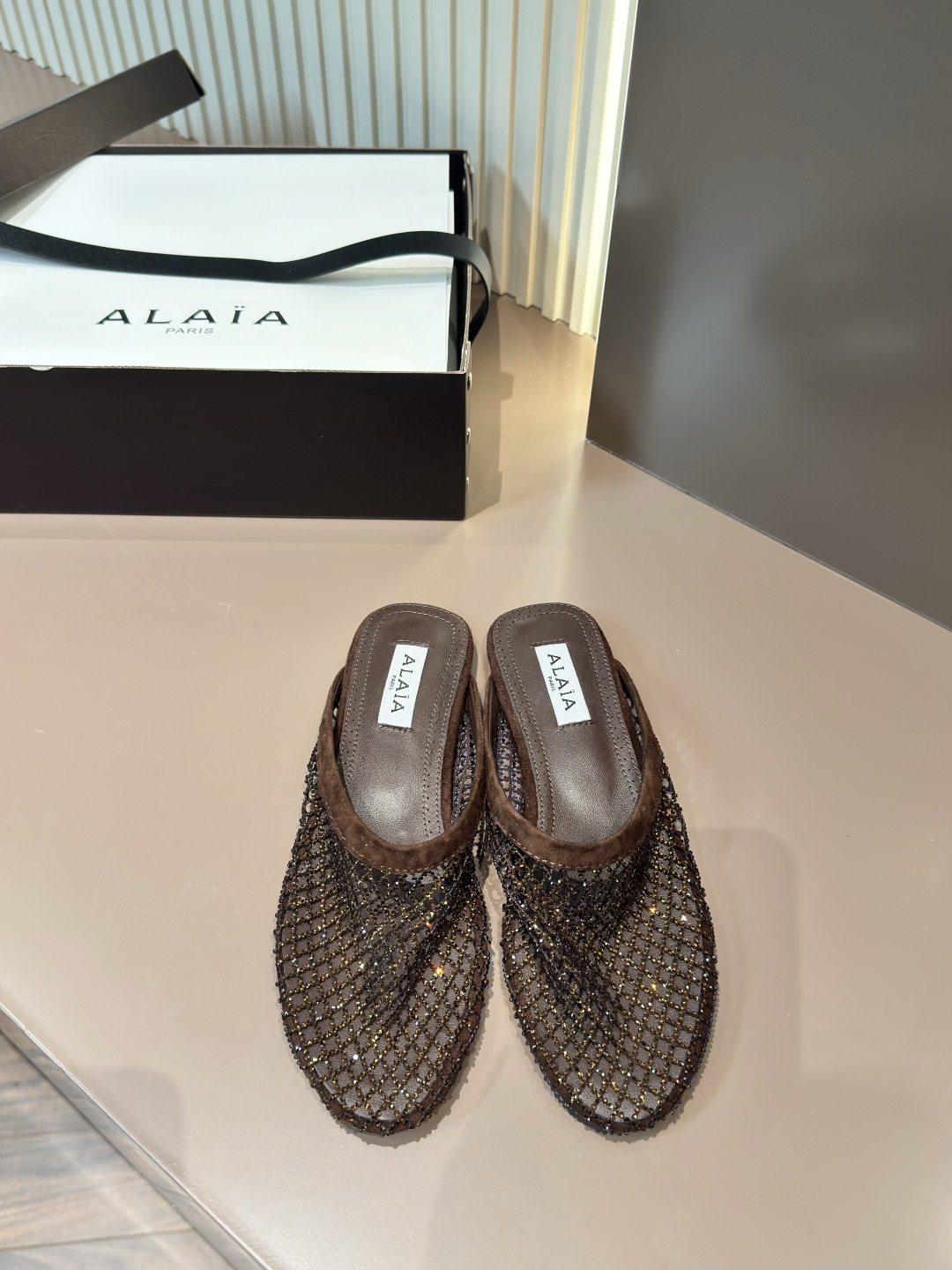 ALAIA сеткавыя замшавыя шлёпанцы з стразамі жаночыя элегантныя-топ версія