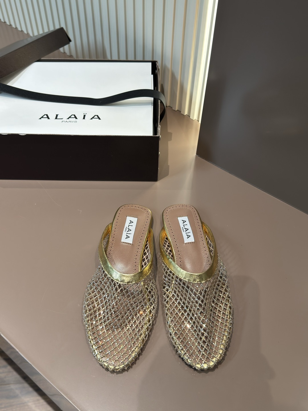 ALAIA сеткавыя замшавыя тапкі з стразамі жаночыя модныя элегантныя-топ версія