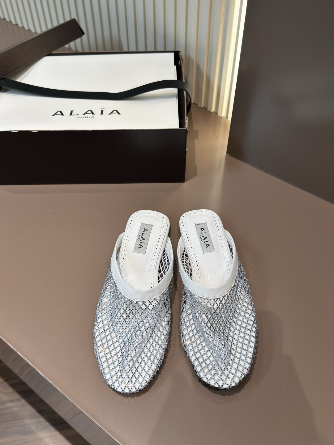 ALAIA сеткавыя сланечнікі з ягнячай скуры і стразамі жаночыя элегантныя-топ версія