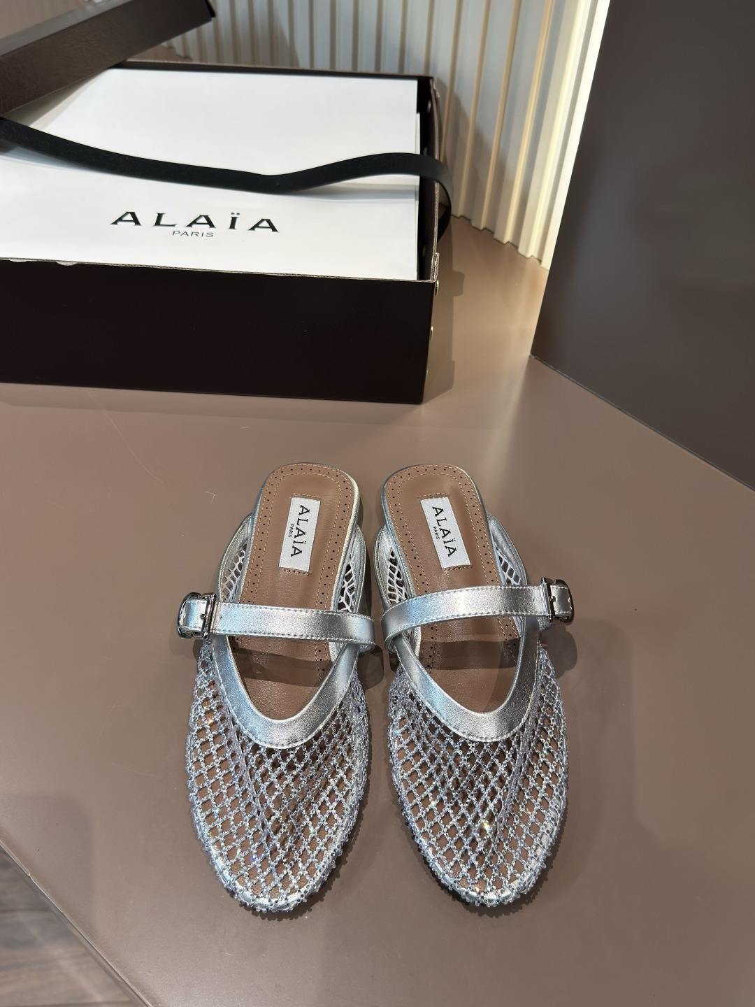 ALAIA плоскія балеткі з сеткі і стразамі для жанчын, модныя і элегантныя — топ-версія