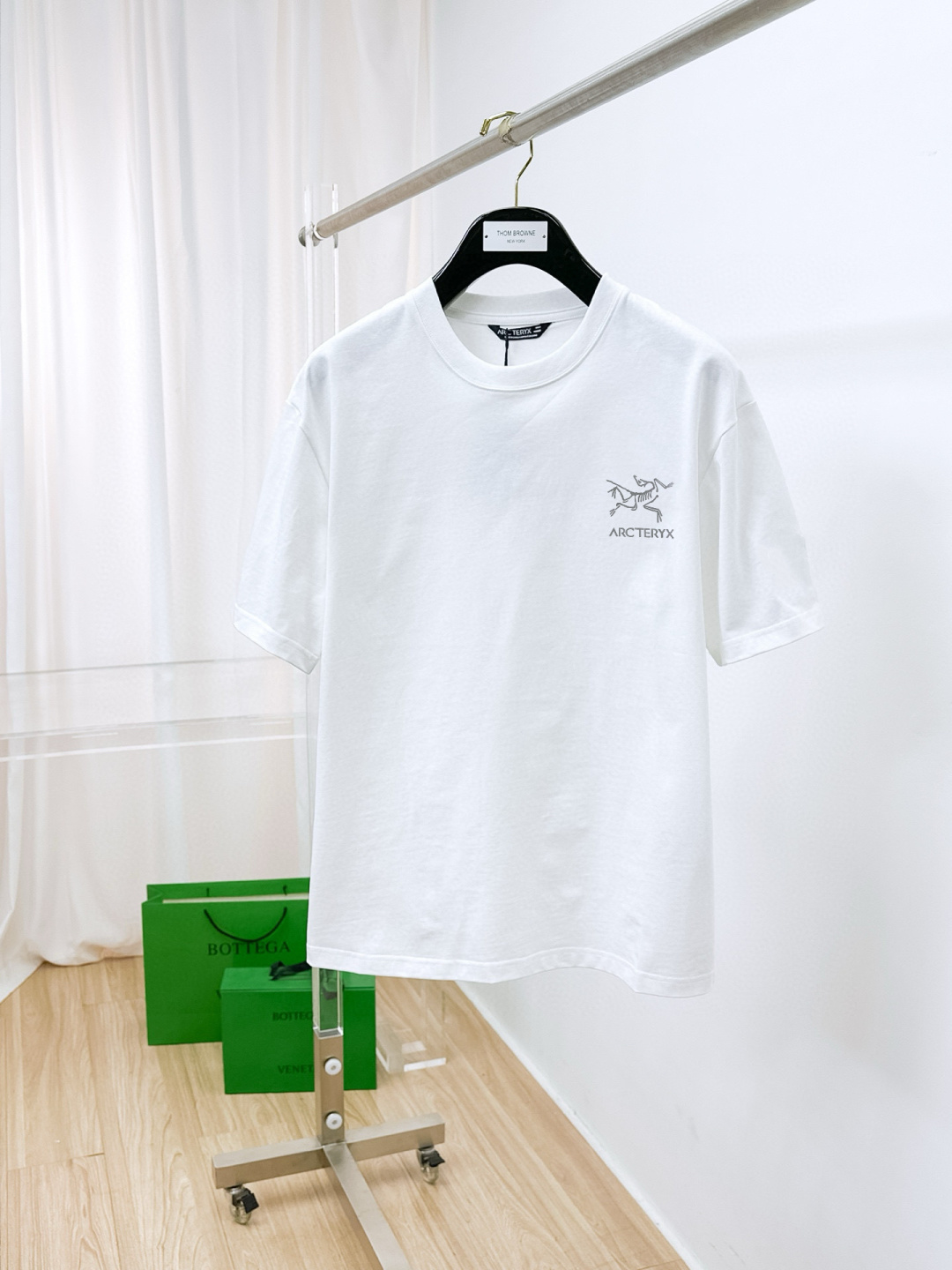 NO:427425,Bird Home 2025 spring and summer new first-time counter latest short-sleeved round-neck T-shirt, high-end customization, avant-garde and fashionable design!  Brand logo emphasizes craftsmanship design, high-end customized fabric, soft feel, comfortable to wear, exquisite counter-level car lines, fine workmanship, and invincible and handsome upper body effect!  A must-have item for handsome men!  Color black white Number M-3XL, jil sander, T-shirt,tees, t-shirt,alexander wang19860909鸟家 2025春夏新款首发专柜最新款短袖圆领T恤 高端订制 设计前卫时尚！品牌logo重工艺设计 高端定制面料.手感柔软.穿着舒适.专柜级别精致车线.做工精细.上身效果无敌帅气！型男必备单品！ 颜色黑色 白色 码数M-3XL,,jil sander,T-shirt,tees，t-shirt,alexander wang,Men's clothing