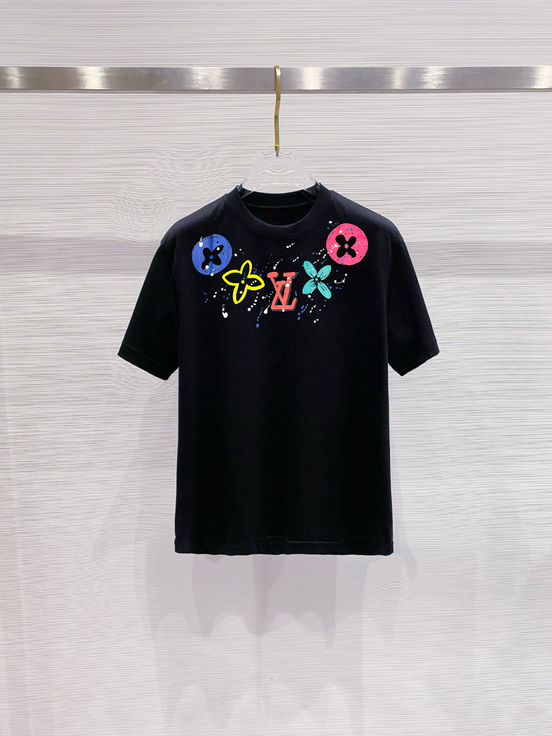 P75 LV 2025 mostrador de debut de nuevo estilo de primavera y verano, la última camiseta de manga corta con cuello redo…