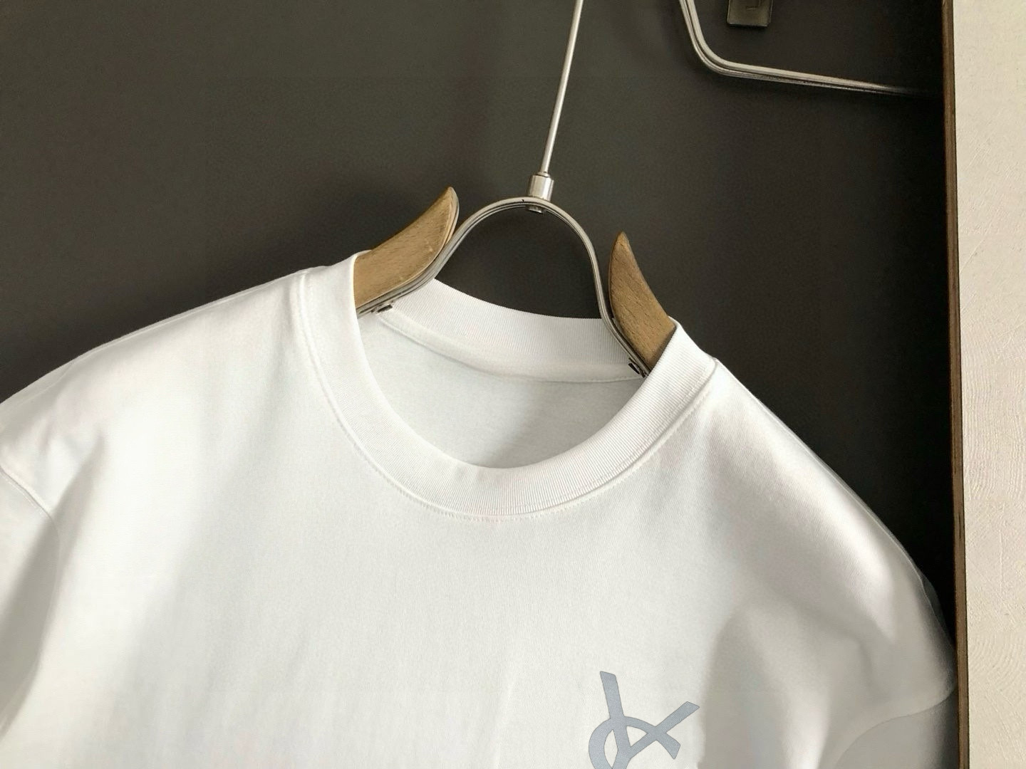 “SS Spring & Summer 2025 T-Shirt: Exclusive Cotton, Comfortable, Durable, Classic Logo Design” - 图片 8