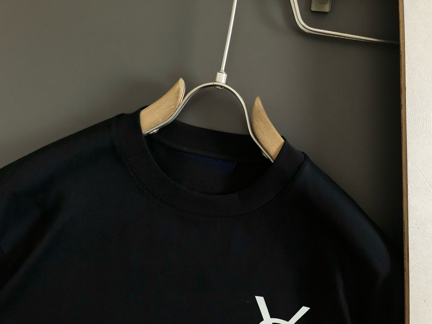 “SS Spring & Summer 2025 T-Shirt: Exclusive Cotton, Comfortable, Durable, Classic Logo Design” - 图片 2