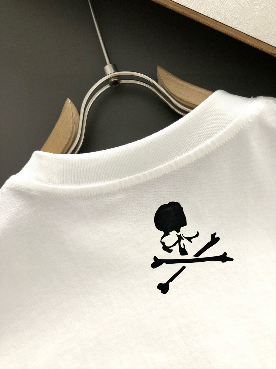 Title: P528 MMJ 2025SS Round T-Shirt: Comfortable, Durable, Classic Logo, M-3XL Sizes. - 图片 4