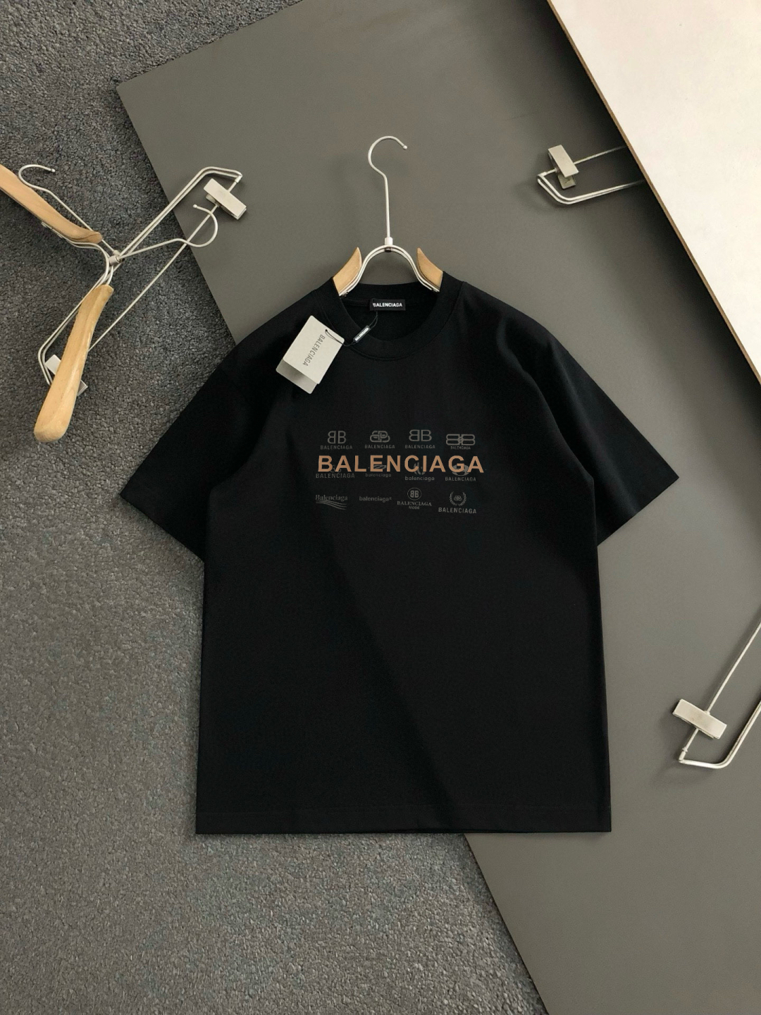 “2025SS Classic Logo T-Shirt: Comfortable, Durable, and Stylish for Spring and Summer”