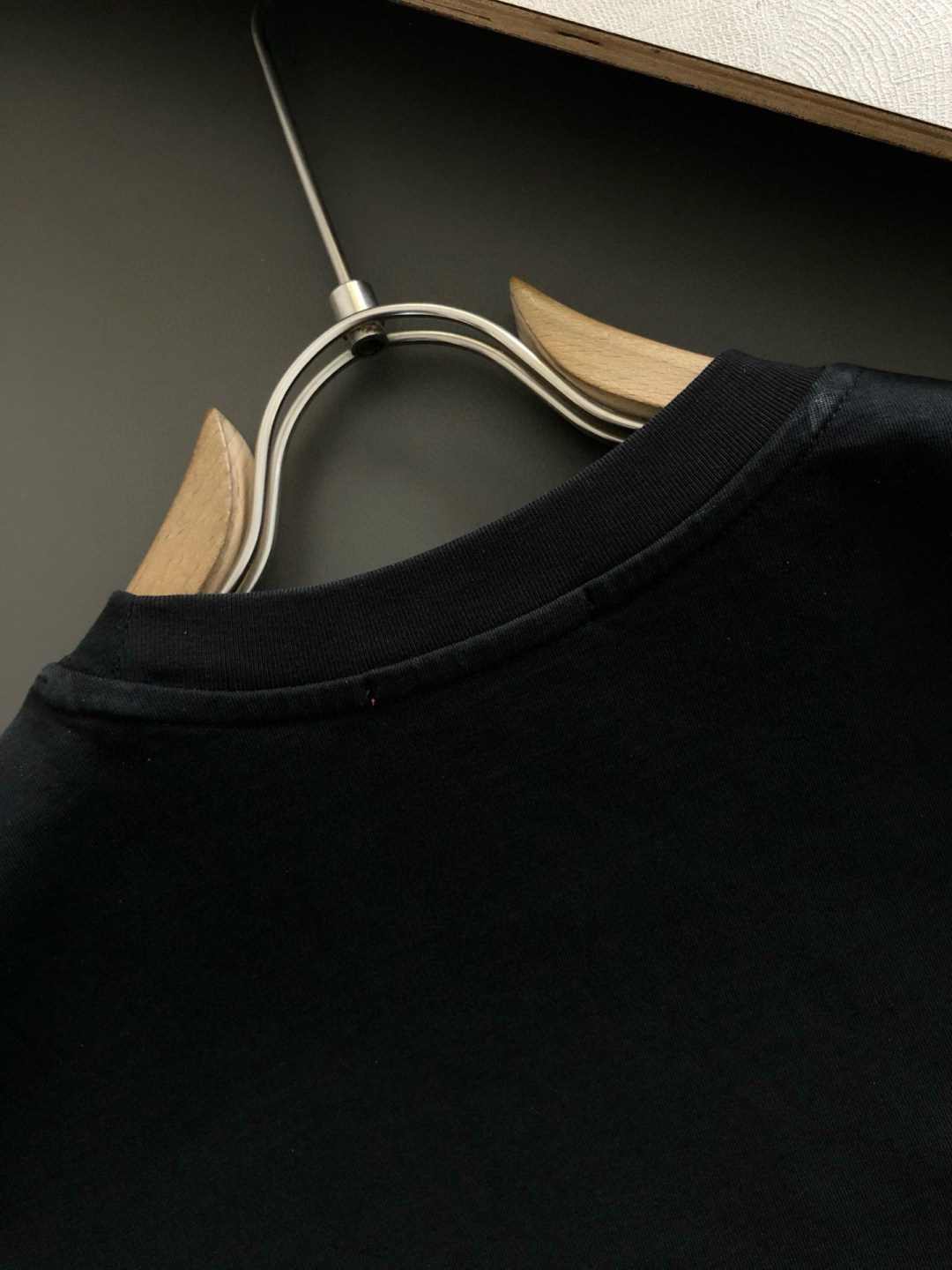 “2025SS Classic Logo T-Shirt: Comfortable, Durable, and Stylish for Spring and Summer” - 图片 6