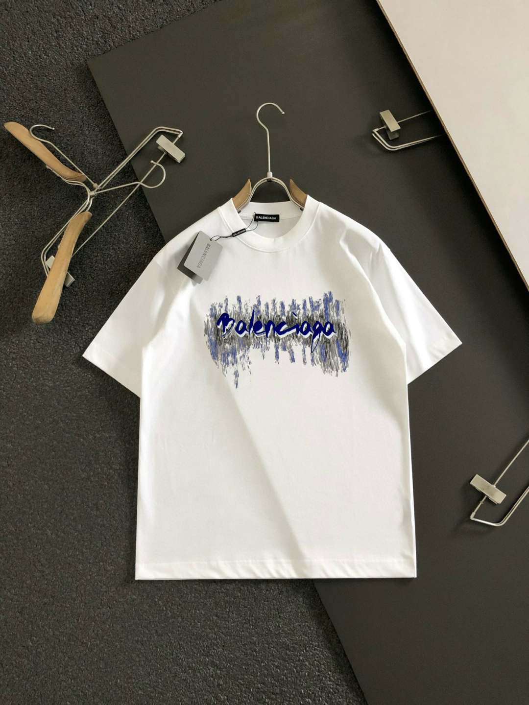 “2025SS Spring & Summer T-Shirt: Comfortable, Durable, Dressable, Classic Logo Design”